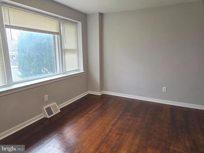 Foto del edificio - 5310 Rutland St