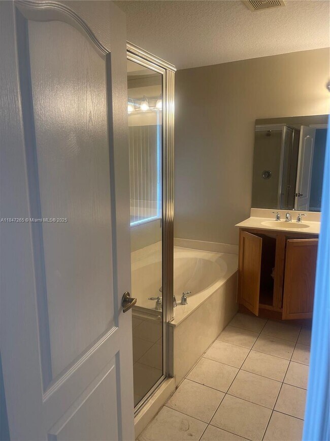 Building Photo - 4203 Cohune Palm Ct