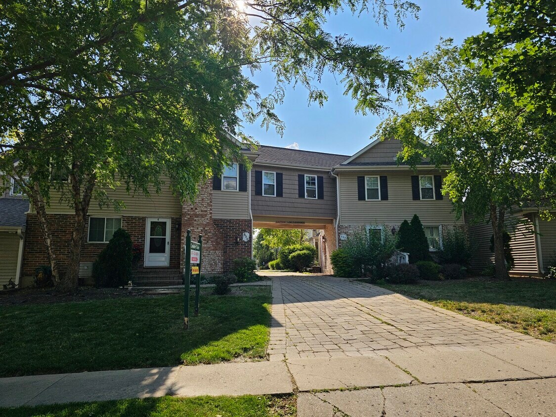 833 Village Quarter Rd Unit F7, West Dundee, IL 60118 Condo for Rent