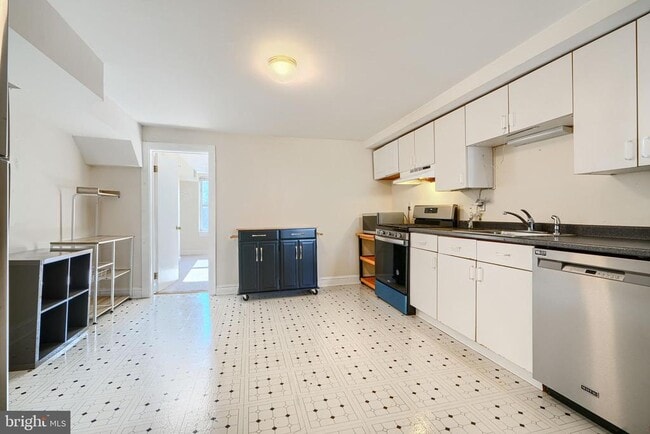 Building Photo - 229 S Ann St