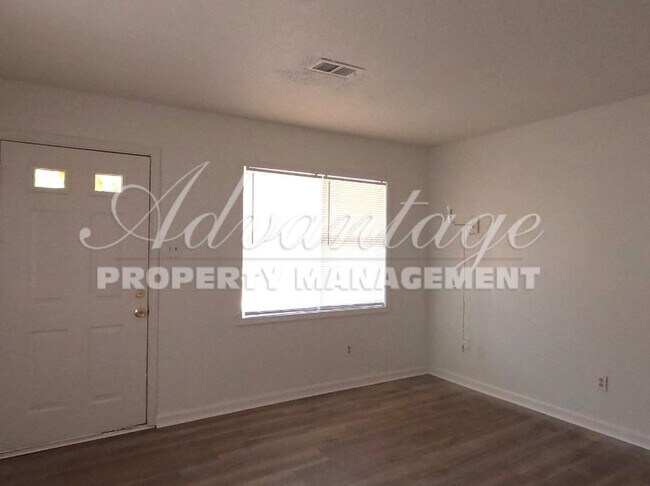 Building Photo - Cute house for rent in North Memphis
