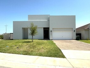 Building Photo - 6001 Vero Dr