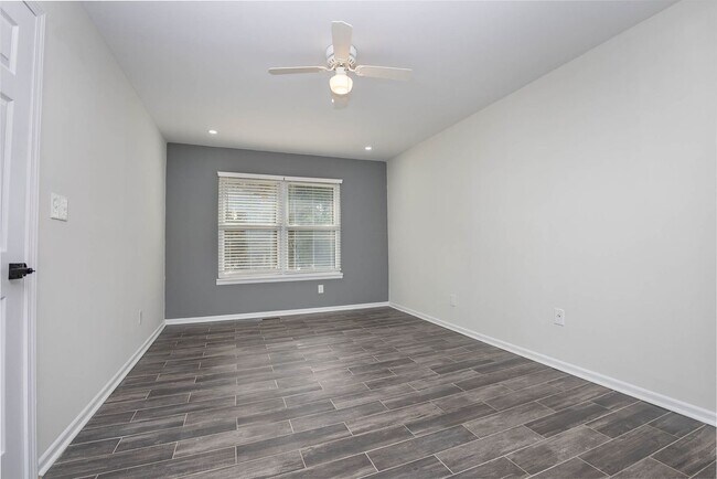 Foto del edificio - 9501 Fairway Ridge Rd