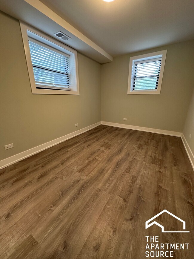 Building Photo - 916 Crain St