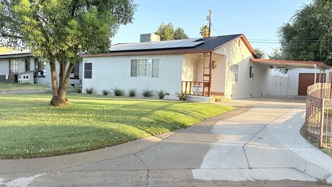 Building Photo - 3 Bedroom 2 bathroom house located near the Kern Medical Hospital, East Bakersfield High, and a s...