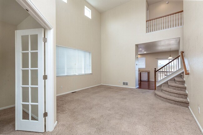 Foto del edificio - Single Family House for Rent - Claremont Ranch, Colorado