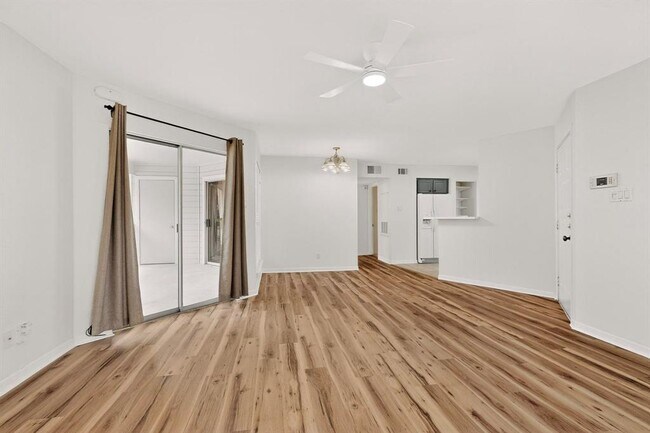 Foto del edificio - 2450 Wickersham Ln