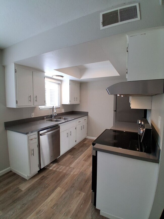 Foto del edificio - 3319 E Fairmont Ave