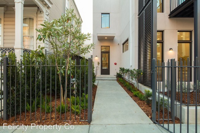 Building Photo - 1470 Urania St