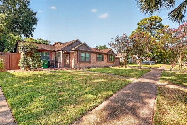 Building Photo - 9223 Tooley Dr