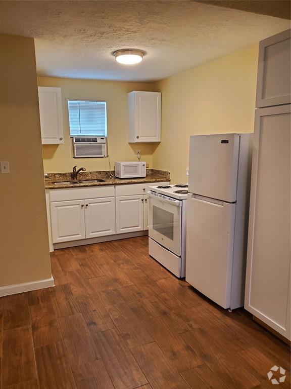 Clifton By The Sea Apartments for Rent with Washer & Dryer Bacliff