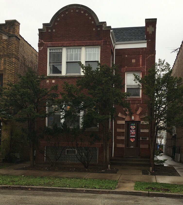 2215 W Winnemac Ave, Chicago, IL 60625 Apartments in Chicago, IL