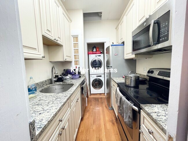 Building Photo - 438 Marlborough St