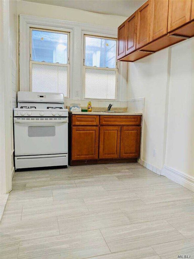 Foto del edificio - 42-03 162nd St