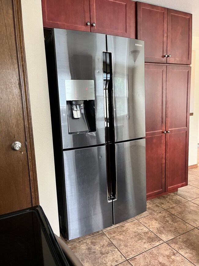 Foto del edificio - 2747-2749 Packerland Dr