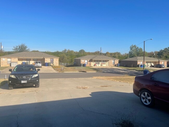 Foto del edificio - 1210-1212 Walt Morgan Circle