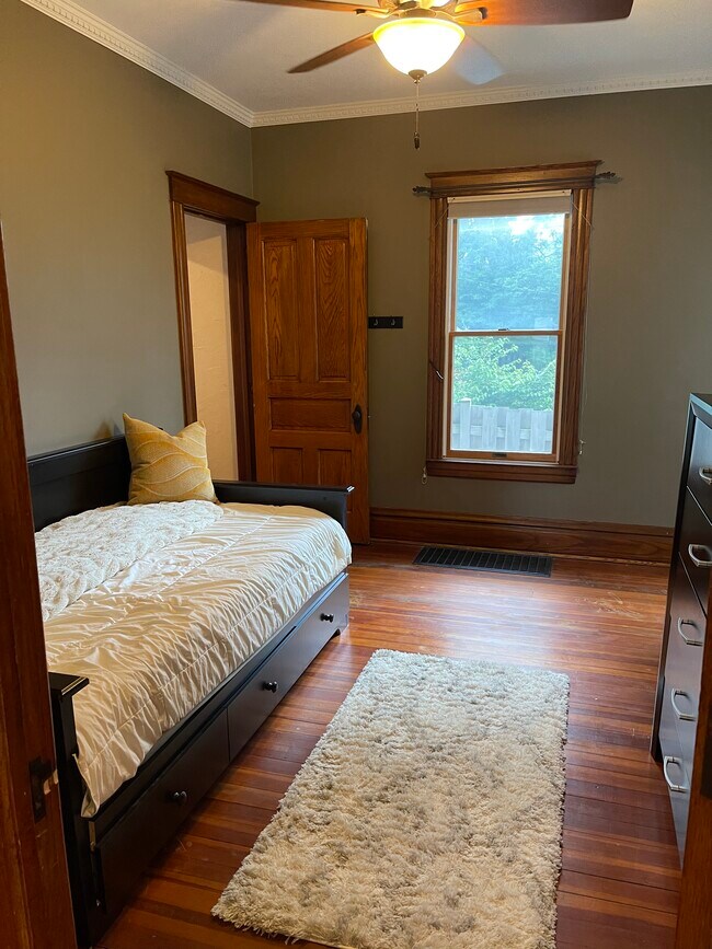 1st floor office or 4th bedroom - 311 Brainerd Ave