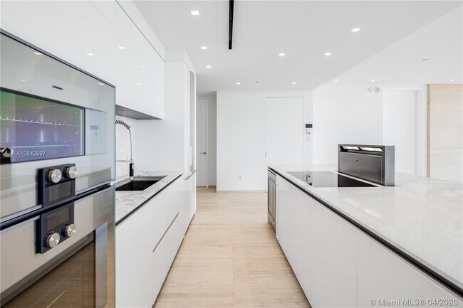 Foto del edificio - 10201 Collins Ave