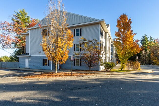 Foto del edificio - Residences on the Knoll Over Mystic Brook LLC