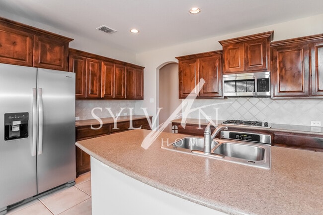 Building Photo - Your dream home awaits!