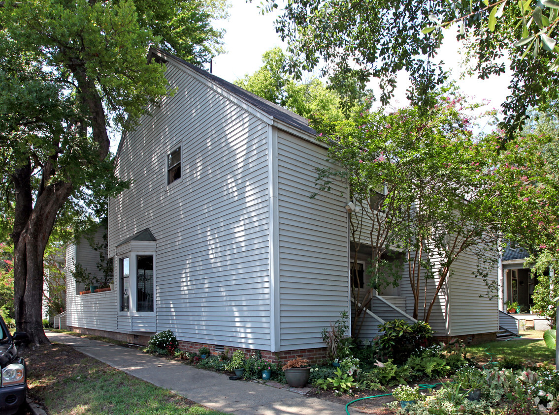 Primary Photo - Cumberland Square Apartments