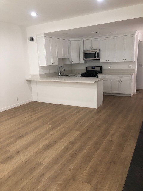 Foto del edificio - 220 N Bushnell Ave