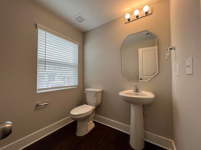 Foto del edificio - 1725 Unison Dr