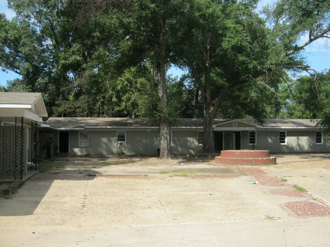 Building Photo - 741 Winston Rd