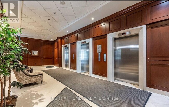 Photo du bâtiment - 200 Rideau St