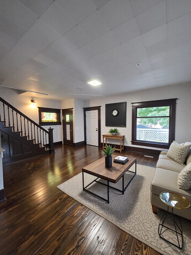 Foto del edificio - 1305 S Water St