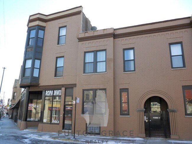 Foto del edificio - 2338 N Milwaukee Ave
