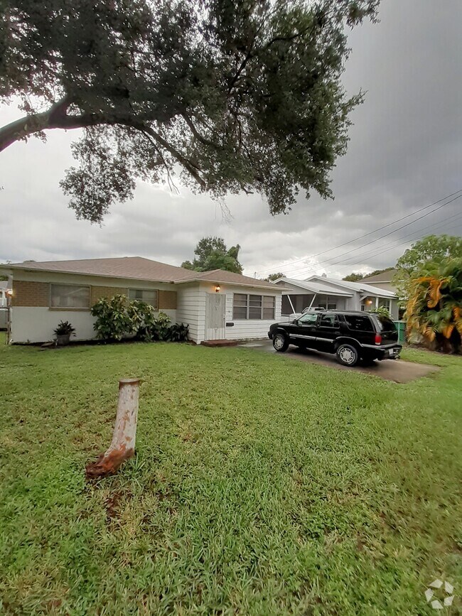 North Bon Air Apartments for Rent with Extra Storage Tampa, FL 2 Rentals