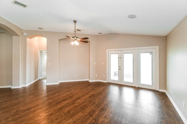 Building Photo - 10189 Carriage House Ct