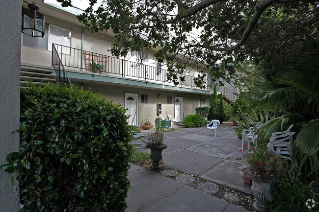 Building Photo - 1321 Palos Verdes Dr