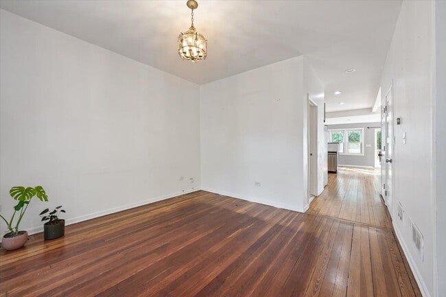 Foto del edificio - 3450 N Hamlin Ave