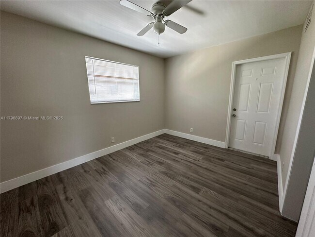 Foto del edificio - 260 SW 8th St