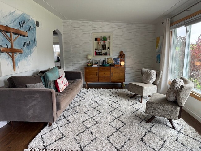 Building Photo - Stylish Mid-Century Modern Retreat in Litt...