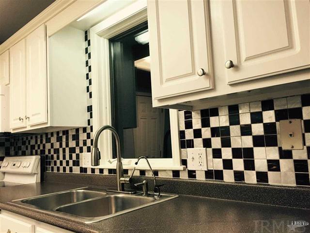 Foto del edificio - 9119 Whispering Woods Dr