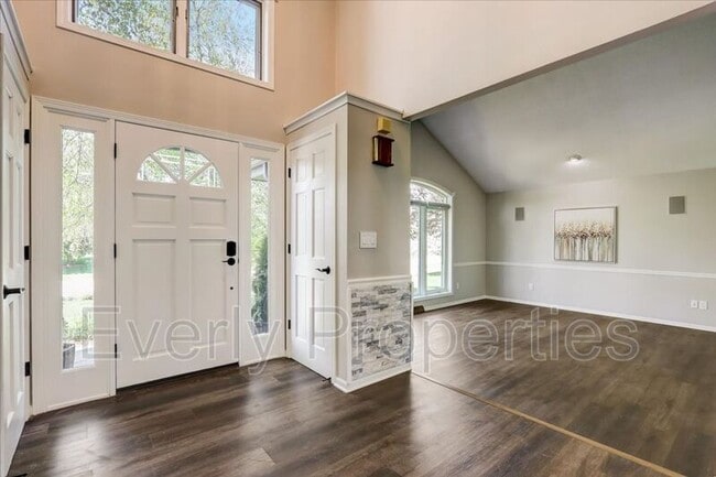Building Photo - N38W32919 Lake Country Dr