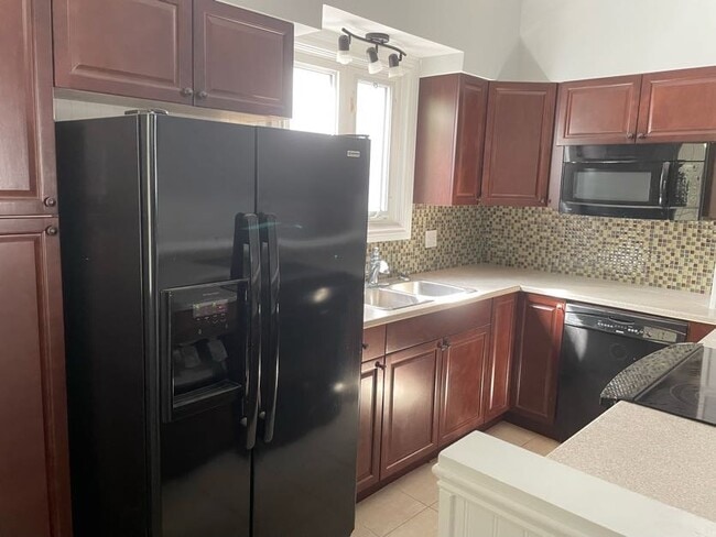 Building Photo - 450 Douglas Av