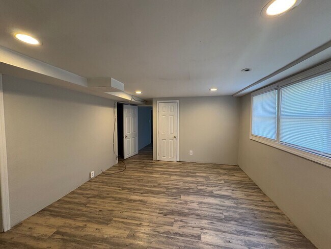 Building Photo - 3846 Ridge Ave