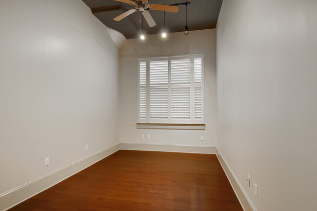 Master bedroom - 1201 Canal St