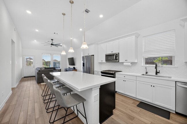 Building Photo - 18830 Shadowfax Trl