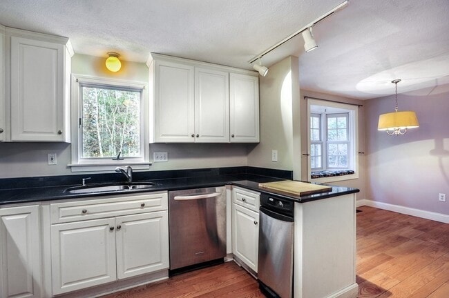 Building Photo - 98 Brick Hill Ln