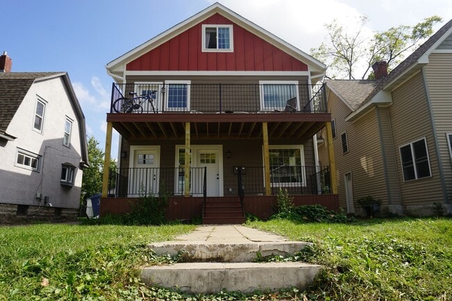 Foto del edificio - 1014 13th Ave SE