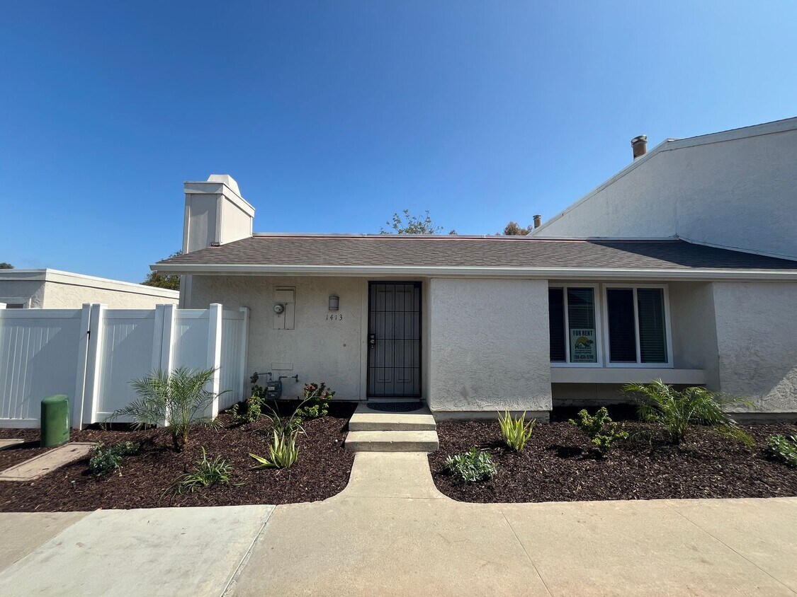 Foto principal - Upgraded, 2BD/2BA in Park Place: 1 Car Gar...
