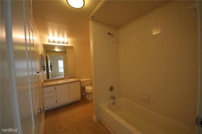 Foto del edificio - 3 br, 2 bath  - 2320 Gracy Farms Ln Apt 825