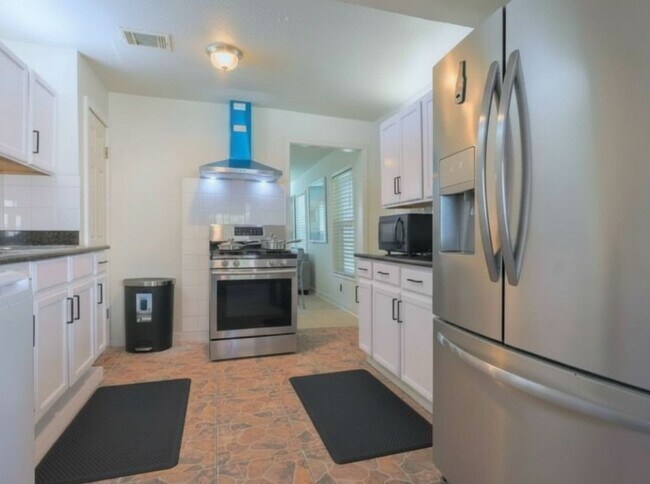 Foto del edificio - 831 Rouse St