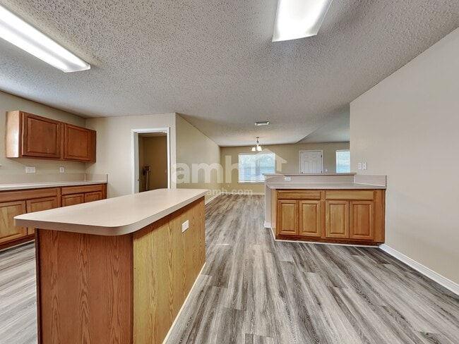 Building Photo - 9215 Hawkeye Dr