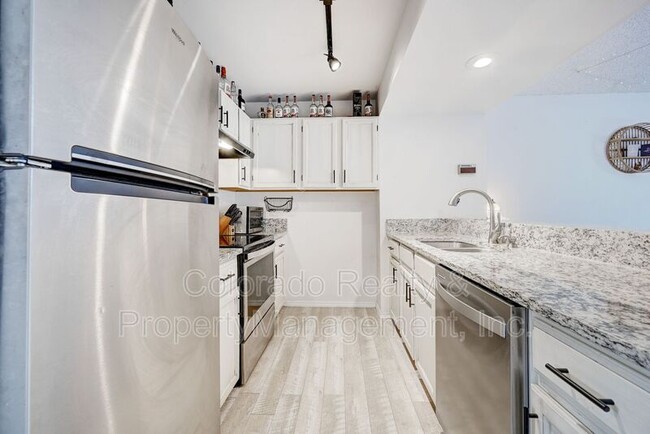 Foto del edificio - 4275 Hunting Meadows Cir